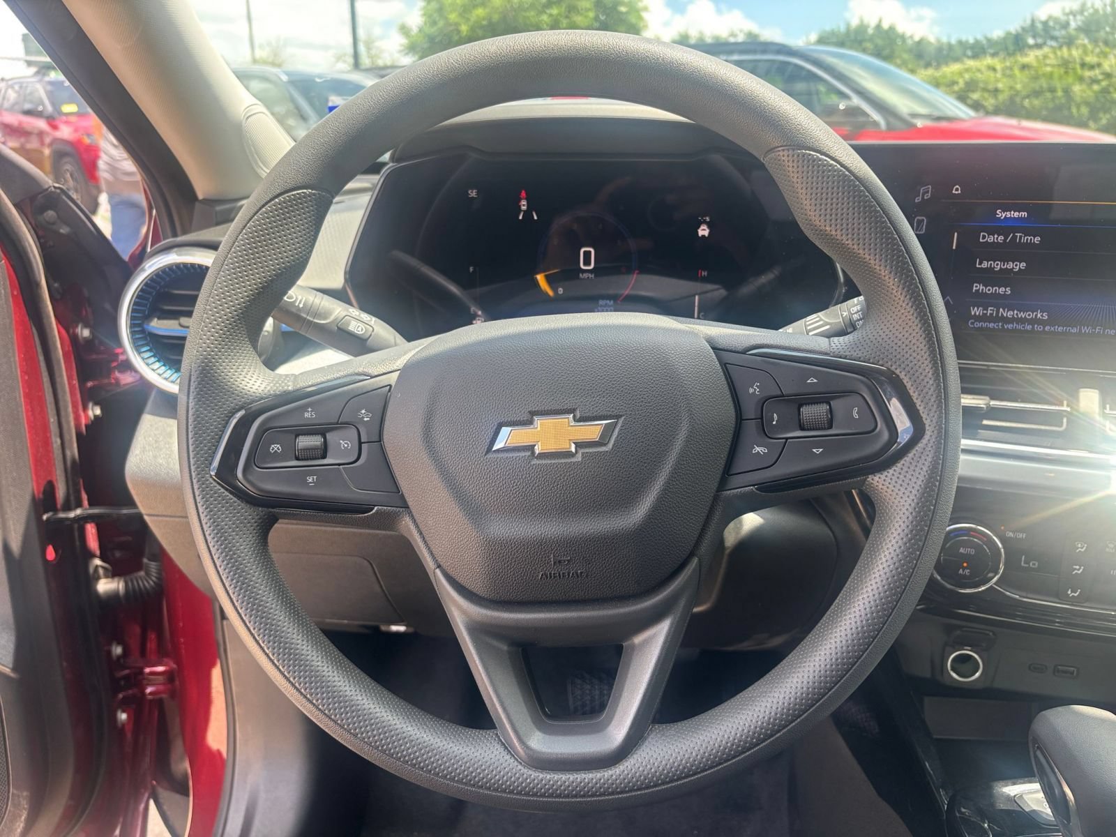 Used 2025 Chevrolet Trax LT FWD image 27