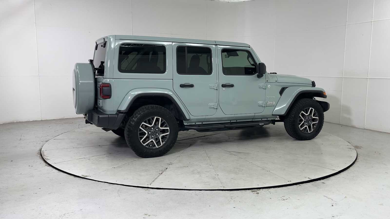 Used 2024 Jeep Wrangler Sahara w/ Technology Group image 8