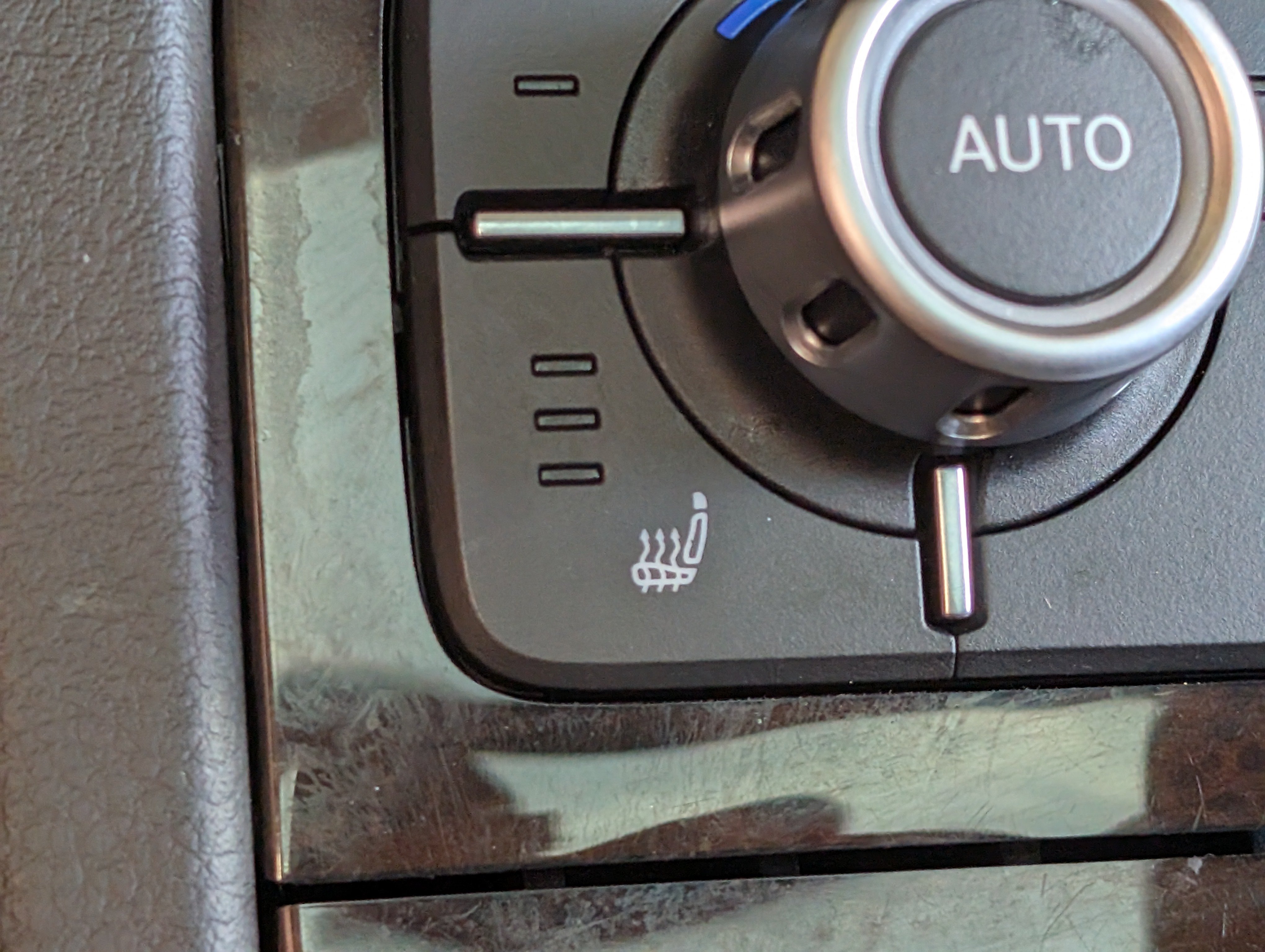 Used 2014 Volkswagen Touareg Executive AWD/4WD image 36