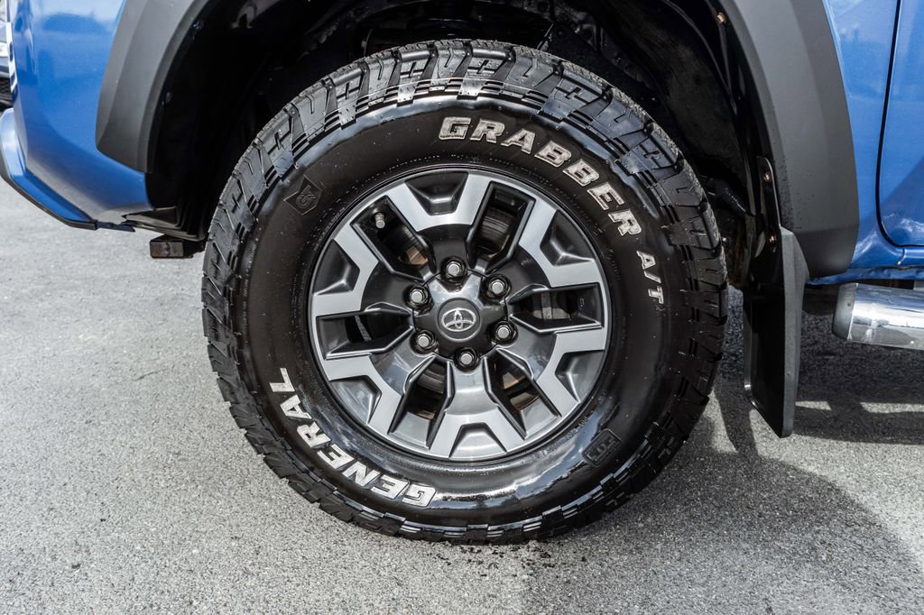 Used 2018 Toyota Tacoma TRD Off-Road image 32