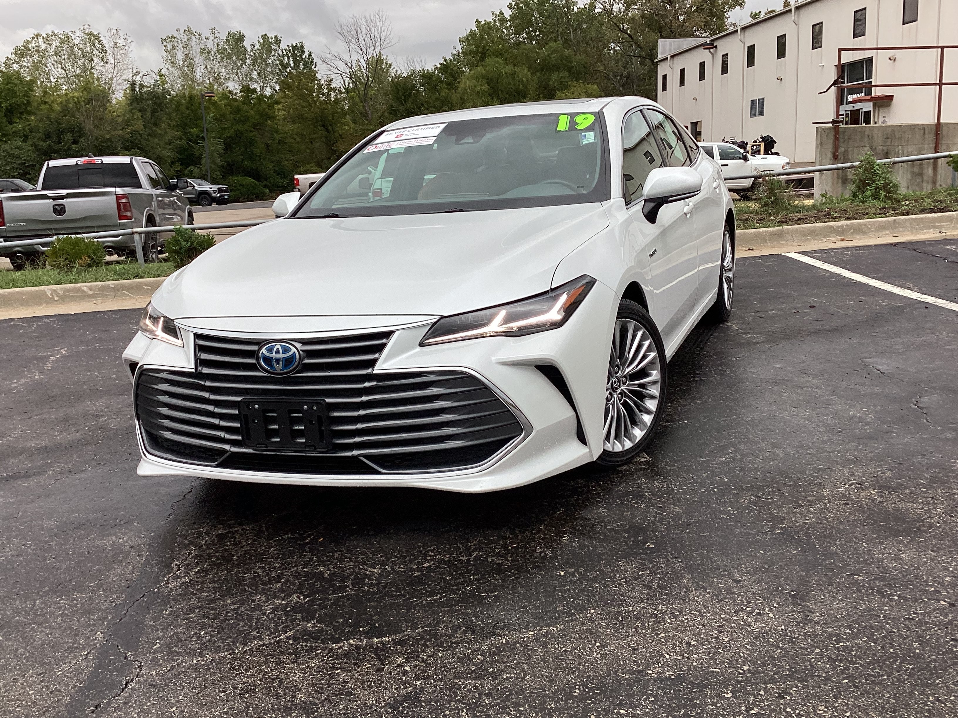 Certified 2019 Toyota Avalon Limited w/ All Weather Liner Package FWD image 2