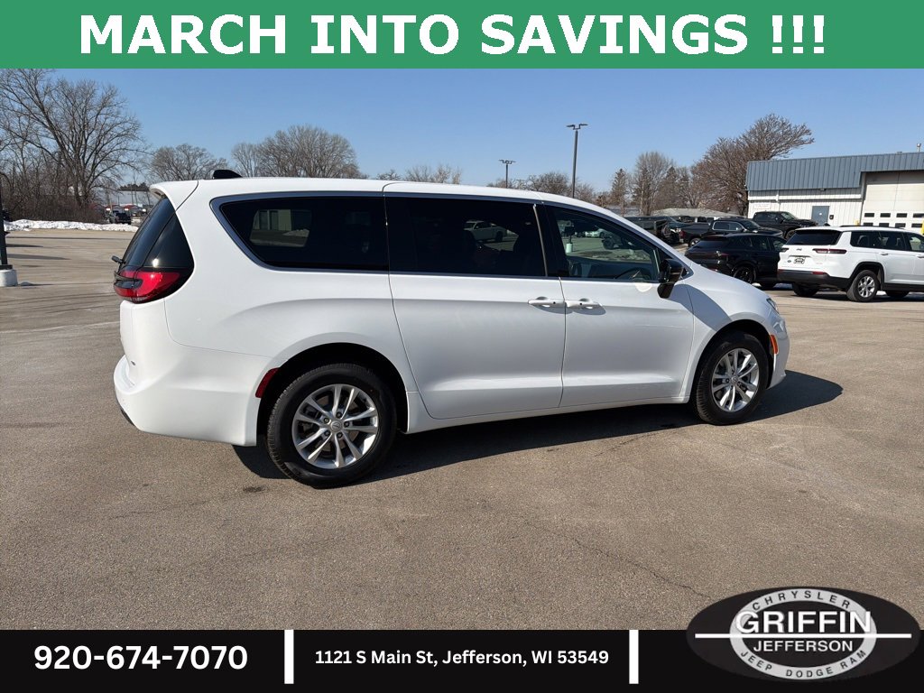 New 2026 Chrysler Pacifica Select image 10