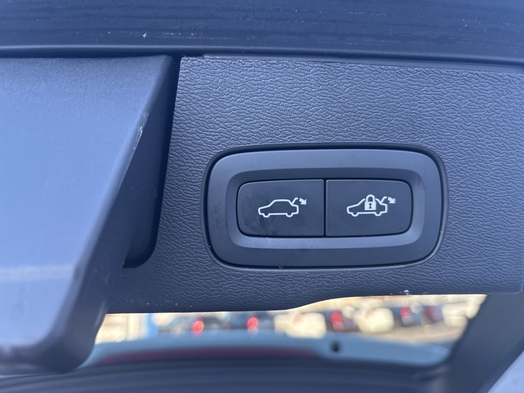 Used 2025 Volvo XC60 B5 Plus image 47