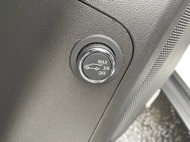 Used 2023 GMC Acadia Denali image 13