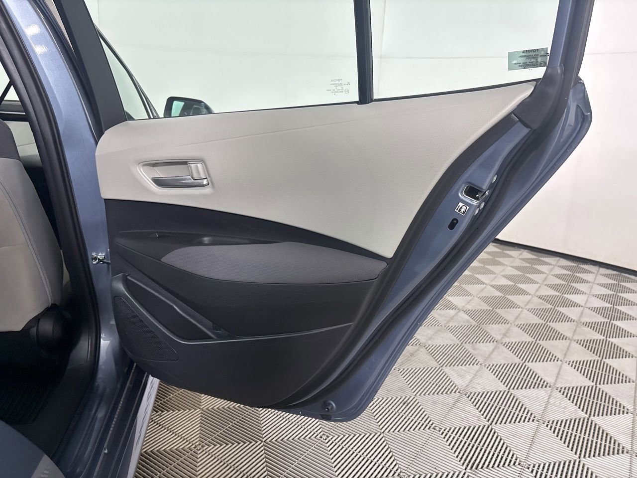 Used 2020 Toyota Corolla LE image 25