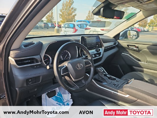Used 2022 Toyota Highlander XLE AWD/4WD image 9