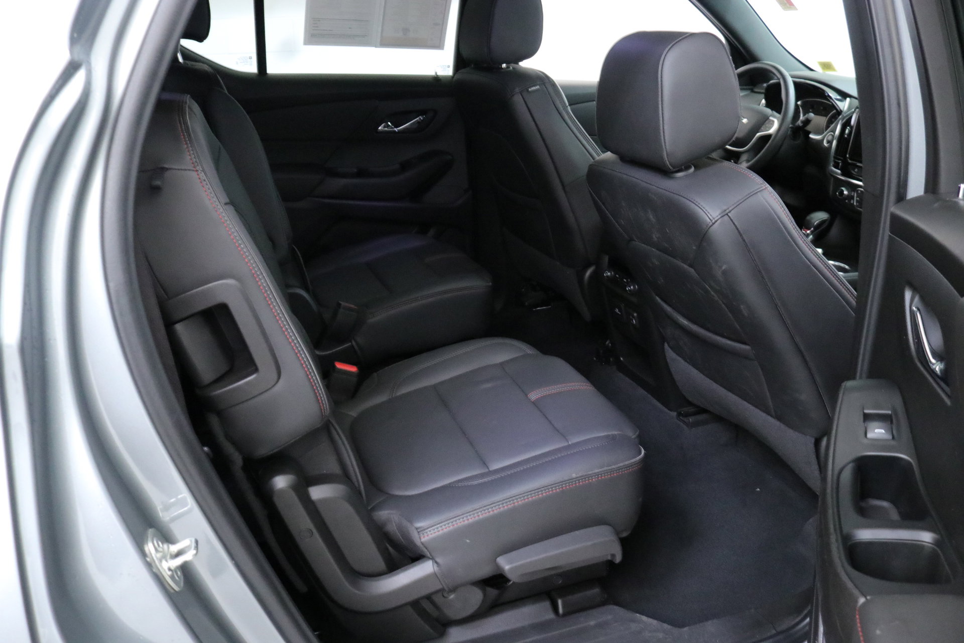 Used 2023 Chevrolet Traverse RS image 30