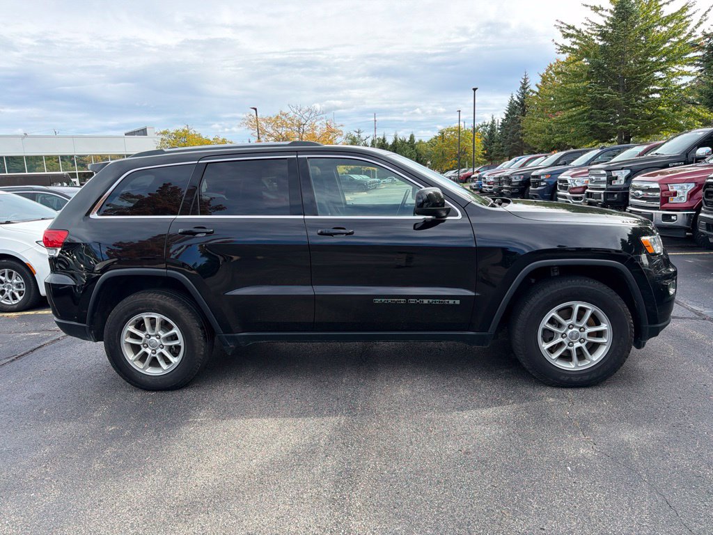 Used 2018 Jeep Grand Cherokee Laredo AWD/4WD image 2