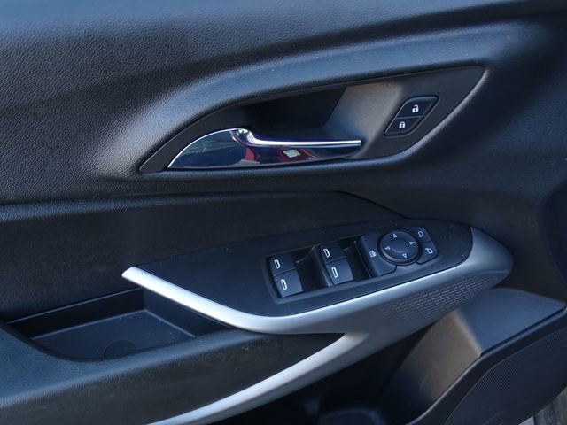 Used 2024 Chevrolet Trax RS image 28