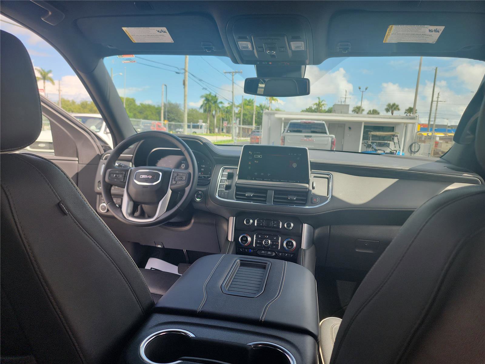 Used 2024 GMC Yukon XL SLT w/ SLT Luxury Package image 26