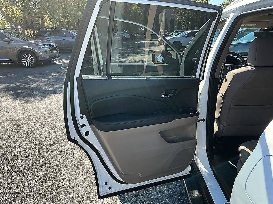 Used 2021 Honda Pilot Elite image 23