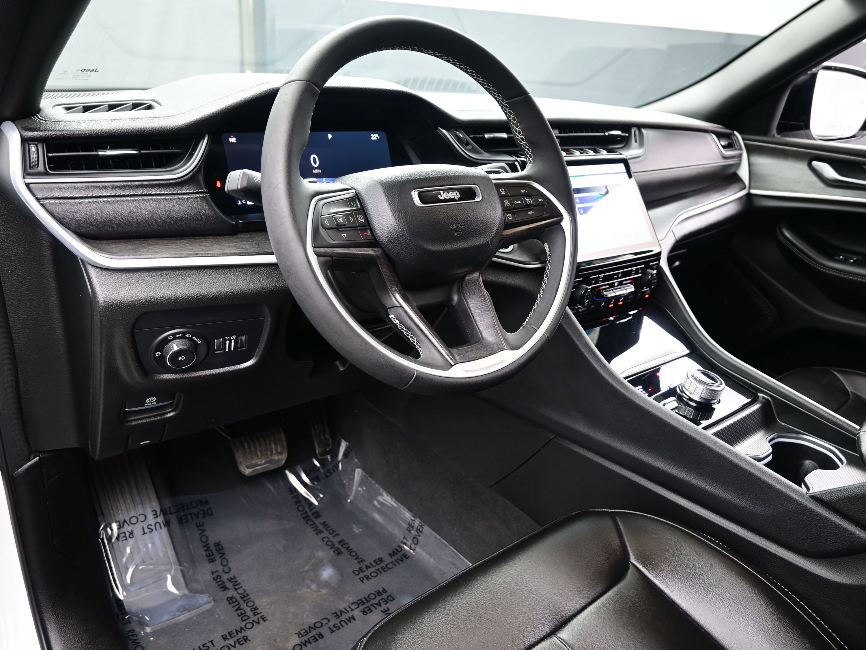 Used 2025 Jeep Grand Cherokee L Limited image 13