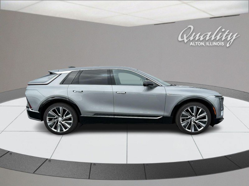 Used 2025 Cadillac Lyriq Luxury w/ LPO, Floor Liner Package AWD/4WD image 2