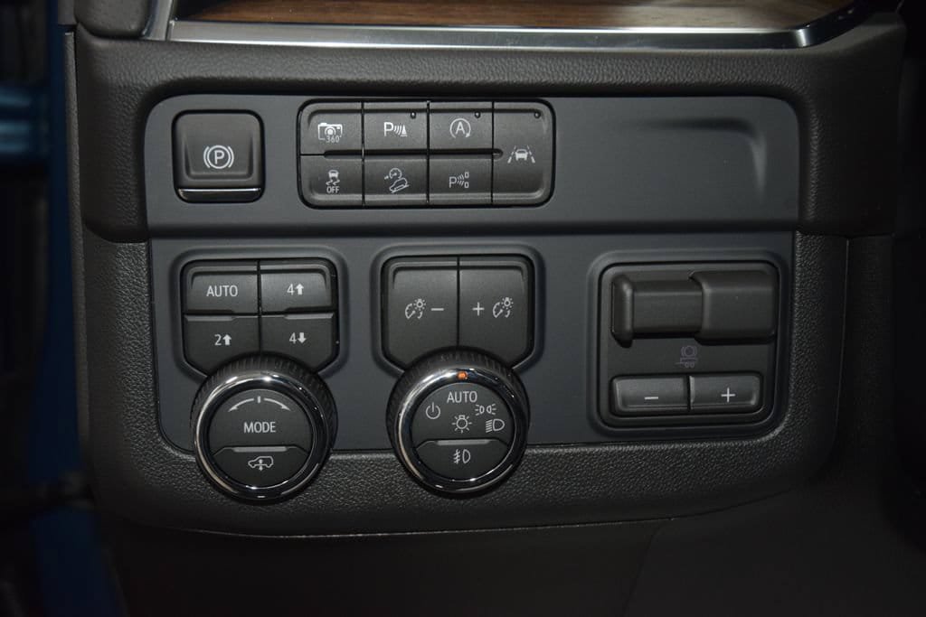 New 2026 Chevrolet Suburban High Country AWD/4WD image 35