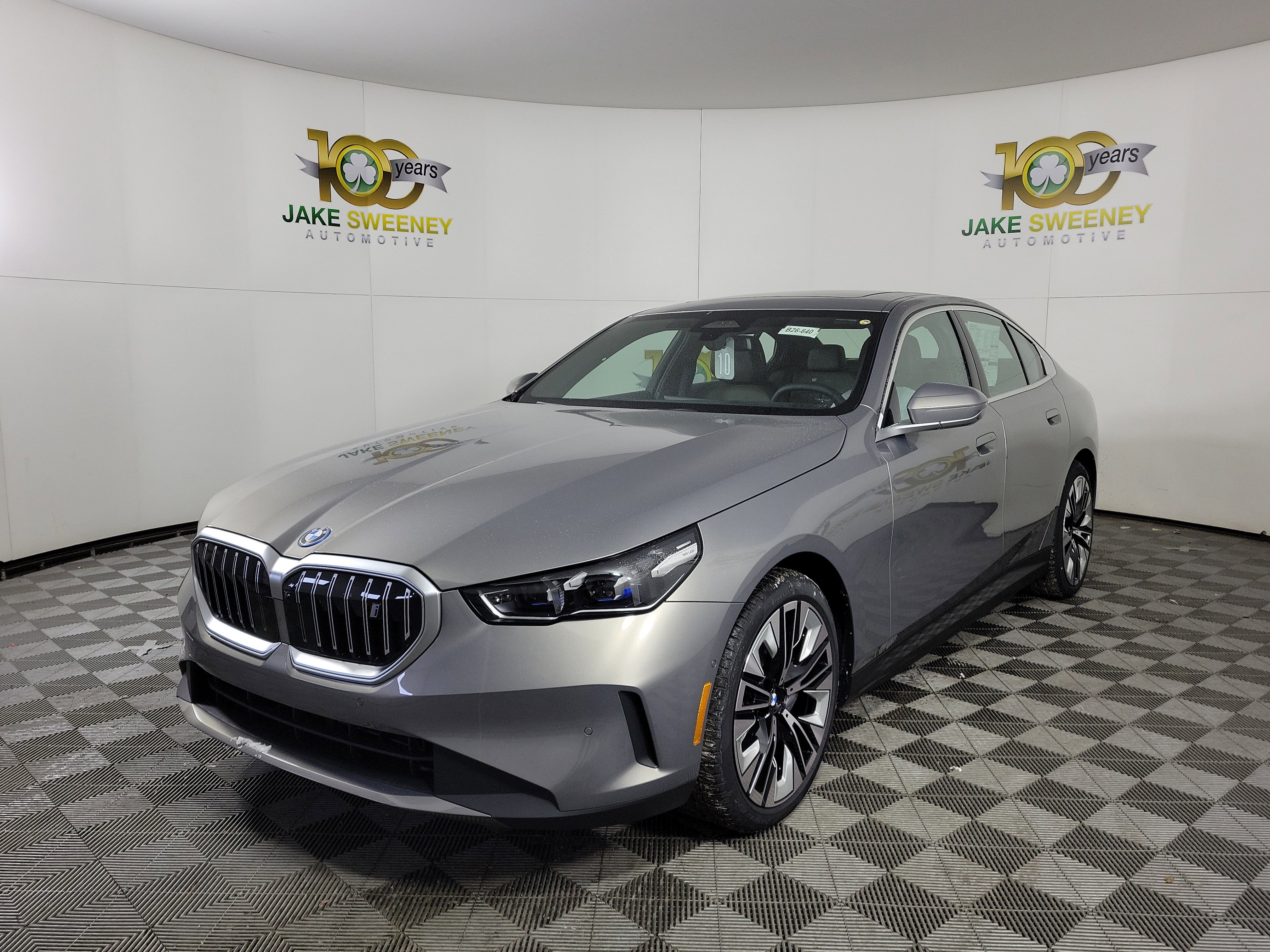 New 2026 BMW i5 eDrive40 w/ Premium Package image 3
