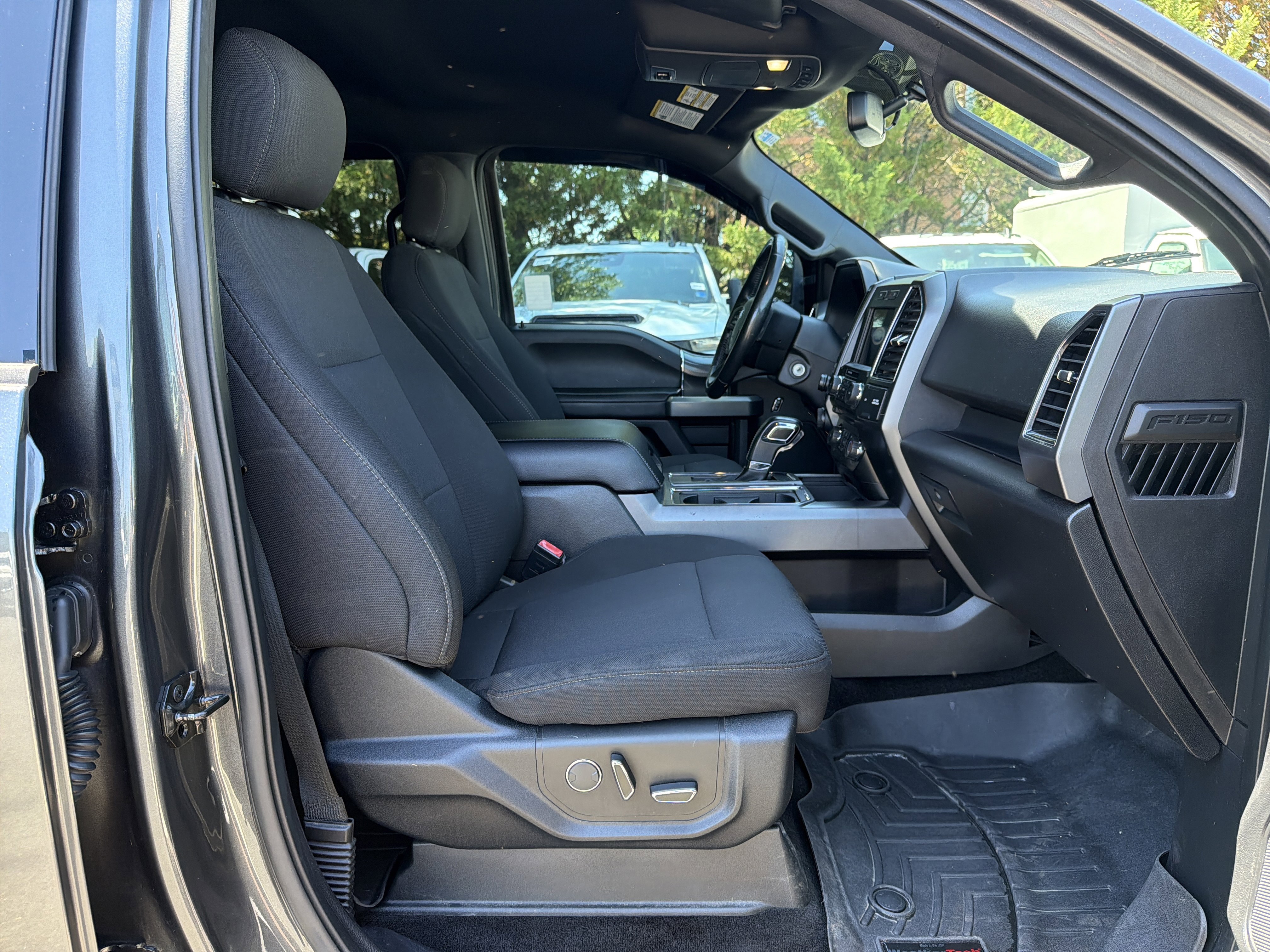 Used 2018 Ford F150 XLT w/ Equipment Group 302A Luxury AWD/4WD image 33