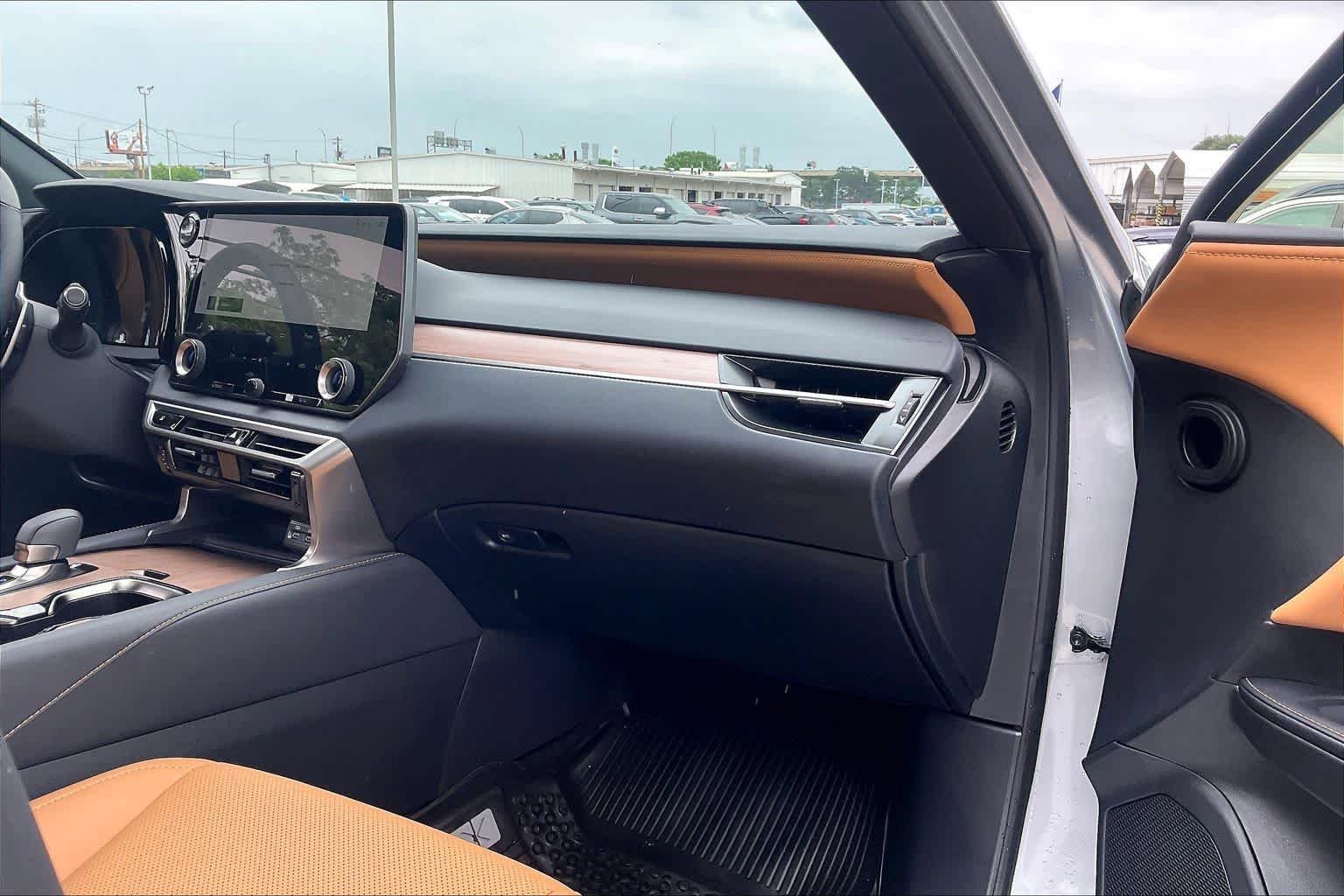 Used 2026 Lexus RX 350 Premium w/ Accessory Package (Z1) image 18