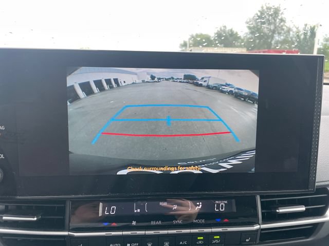 Used 2025 Toyota Sienna XLE FWD image 14