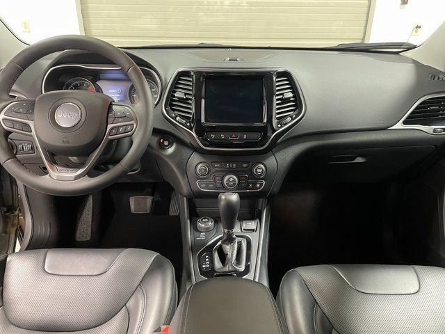 Used 2022 Jeep Cherokee Limited w/ Trailer Tow Group AWD/4WD image 16