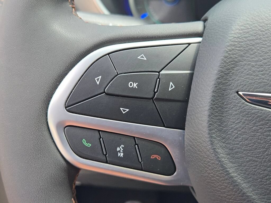 Certified 2024 Chrysler Pacifica Pinnacle FWD image 29