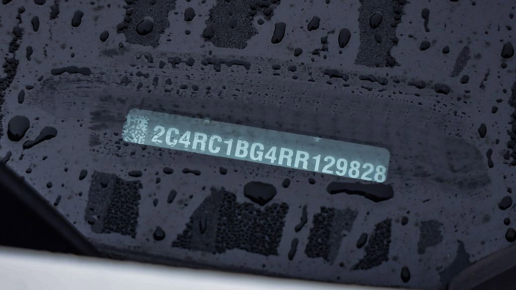 Certified 2024 Chrysler Pacifica Touring-L image 29