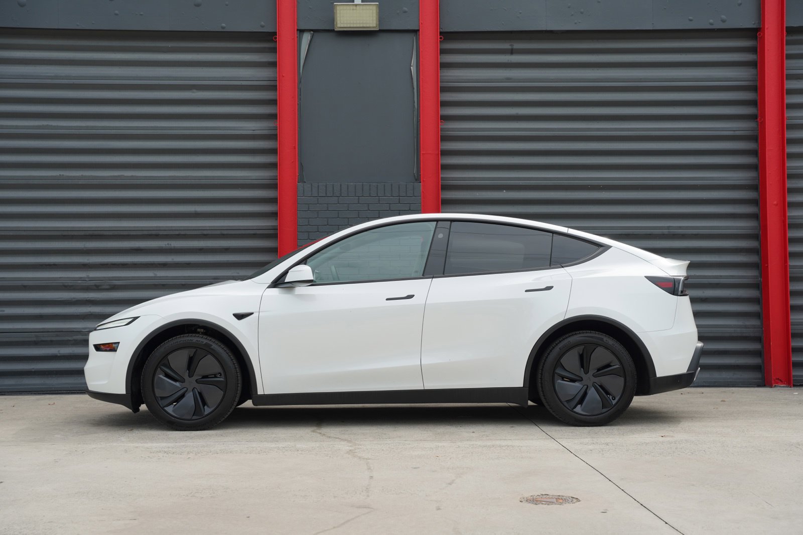 Used 2026 Tesla Model Y Long Range RWD image 2