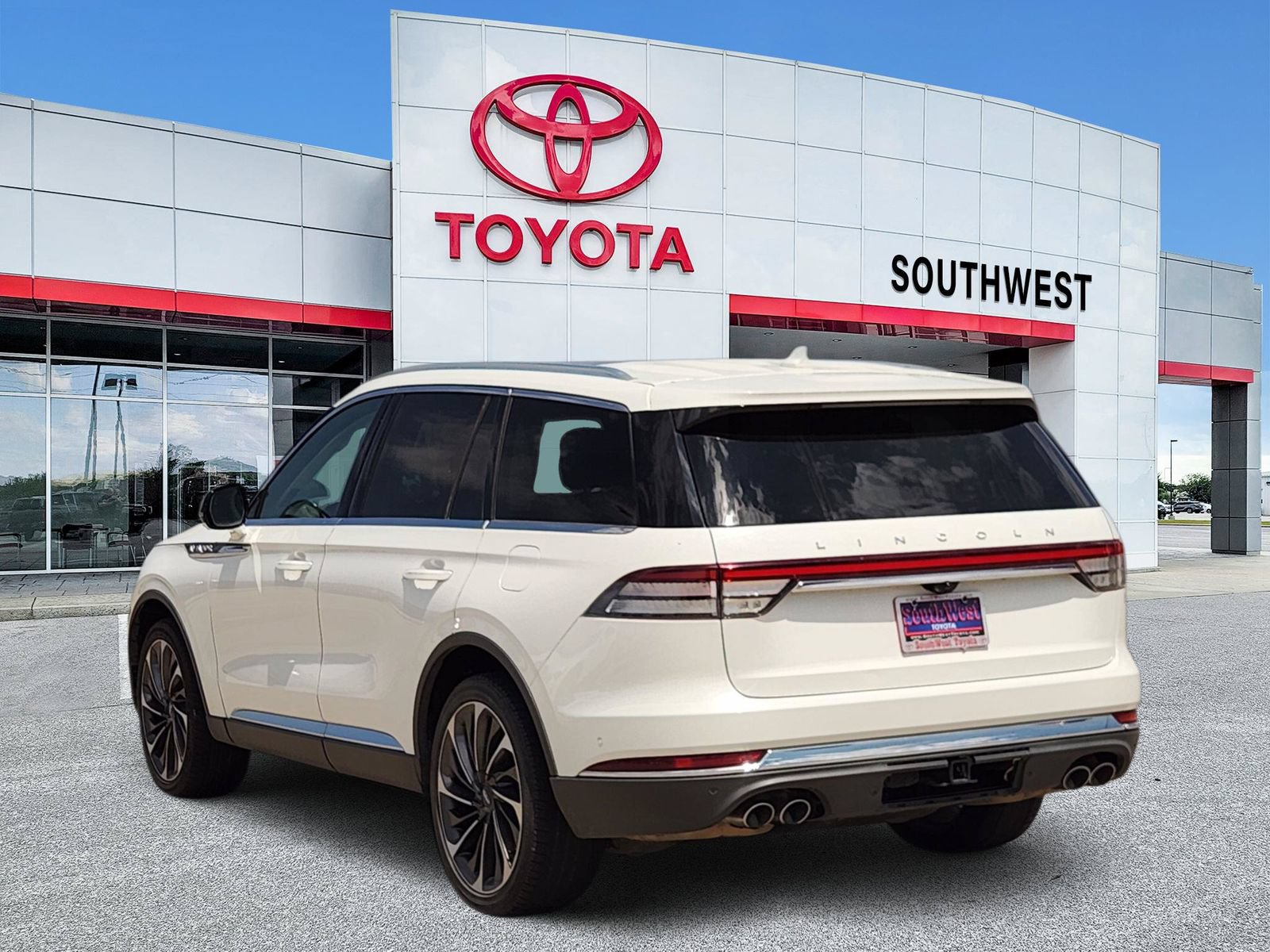 Used 2020 Lincoln Aviator Reserve w/ Equipment Group 202A AWD/4WD image 4