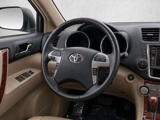 Used 2013 Toyota Highlander Limited AWD/4WD image 19