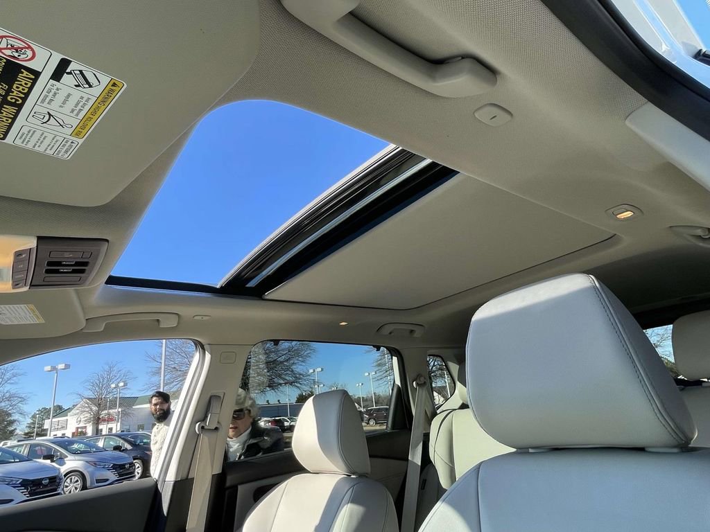 Used 2023 Nissan Rogue SL w/ SL Premium Package image 18