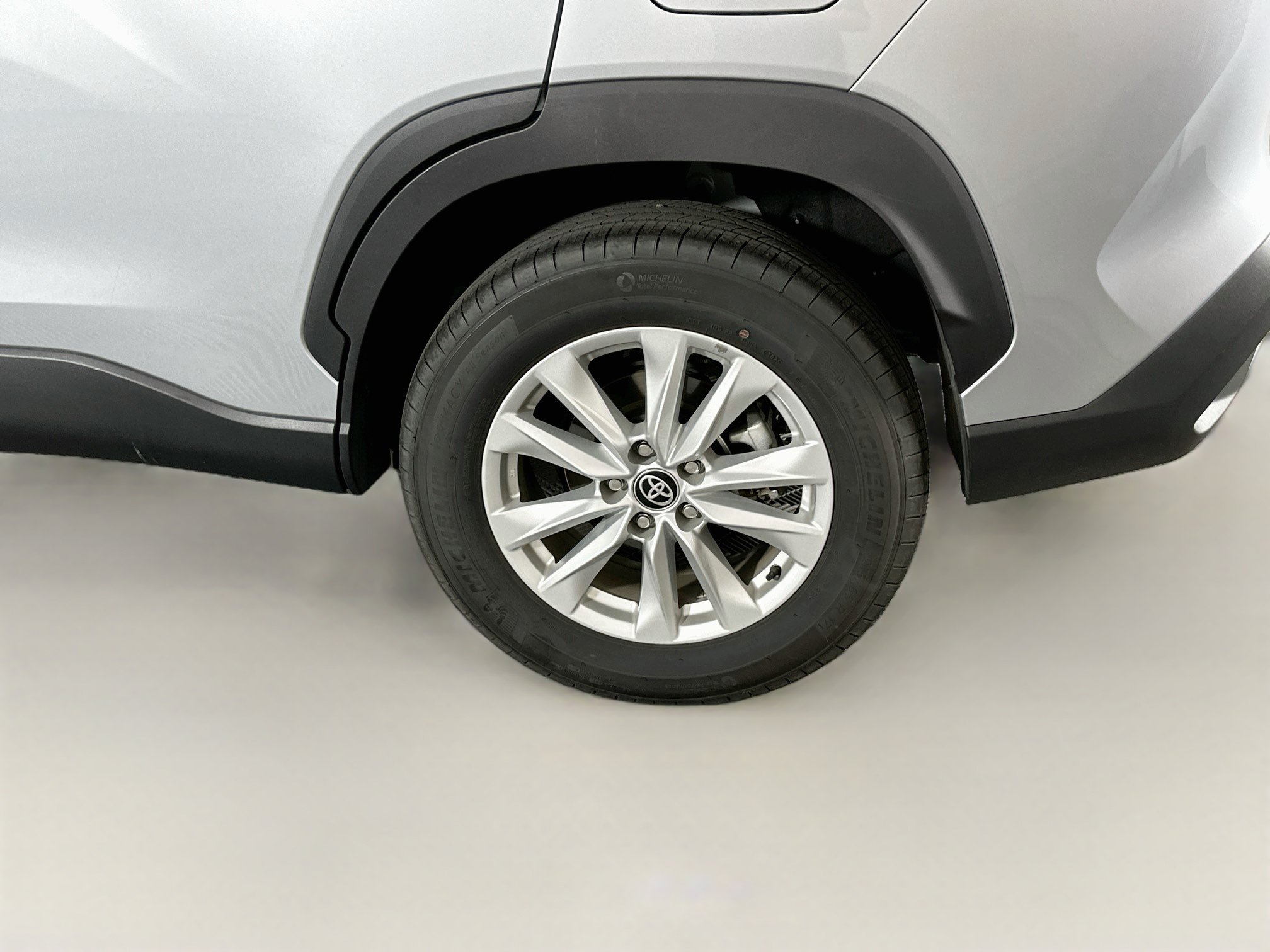Used 2026 Toyota Corolla Cross LE FWD image 11