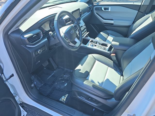 Used 2024 Ford Explorer XLT w/ Equipment Group 202A AWD/4WD image 11