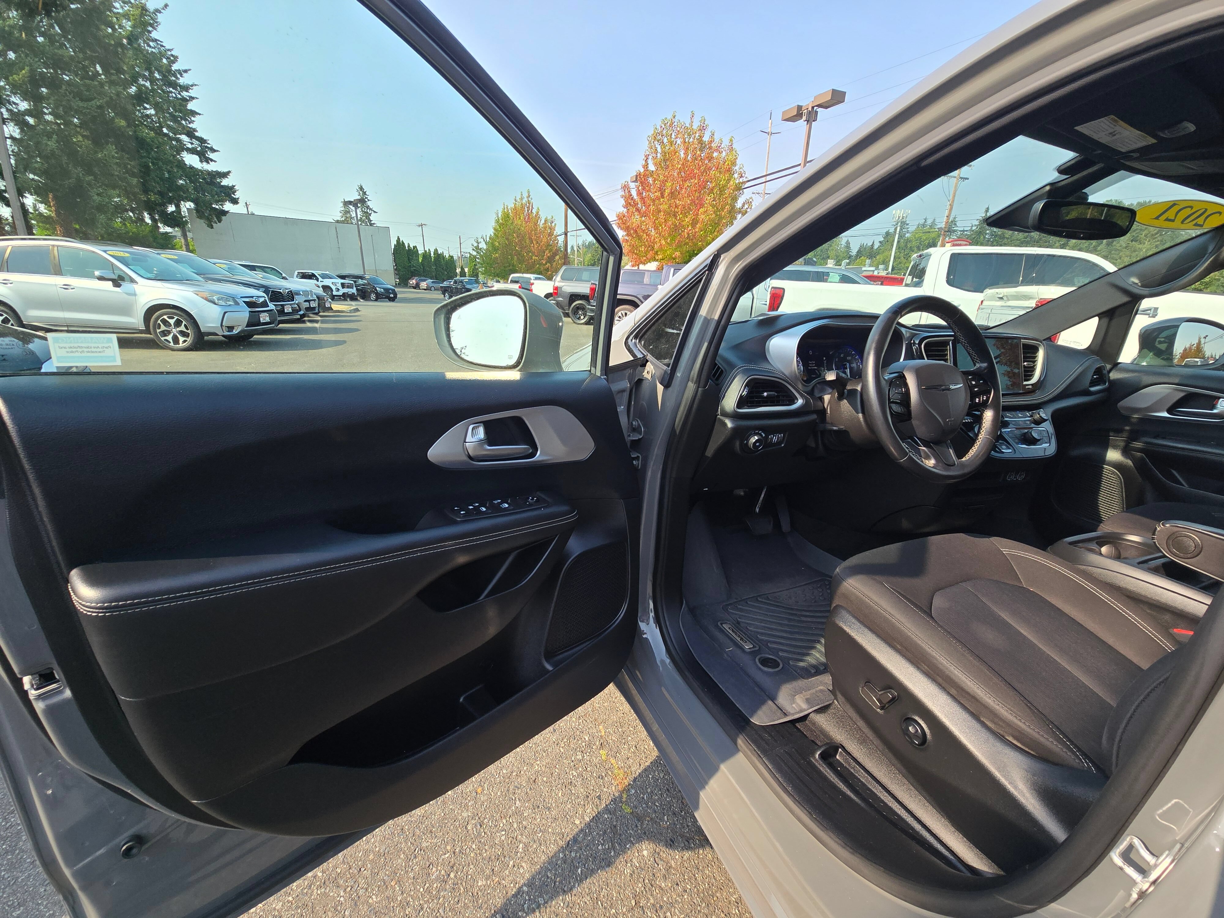 Used 2021 Chrysler Pacifica Touring w/ S Appearance Package FWD image 20