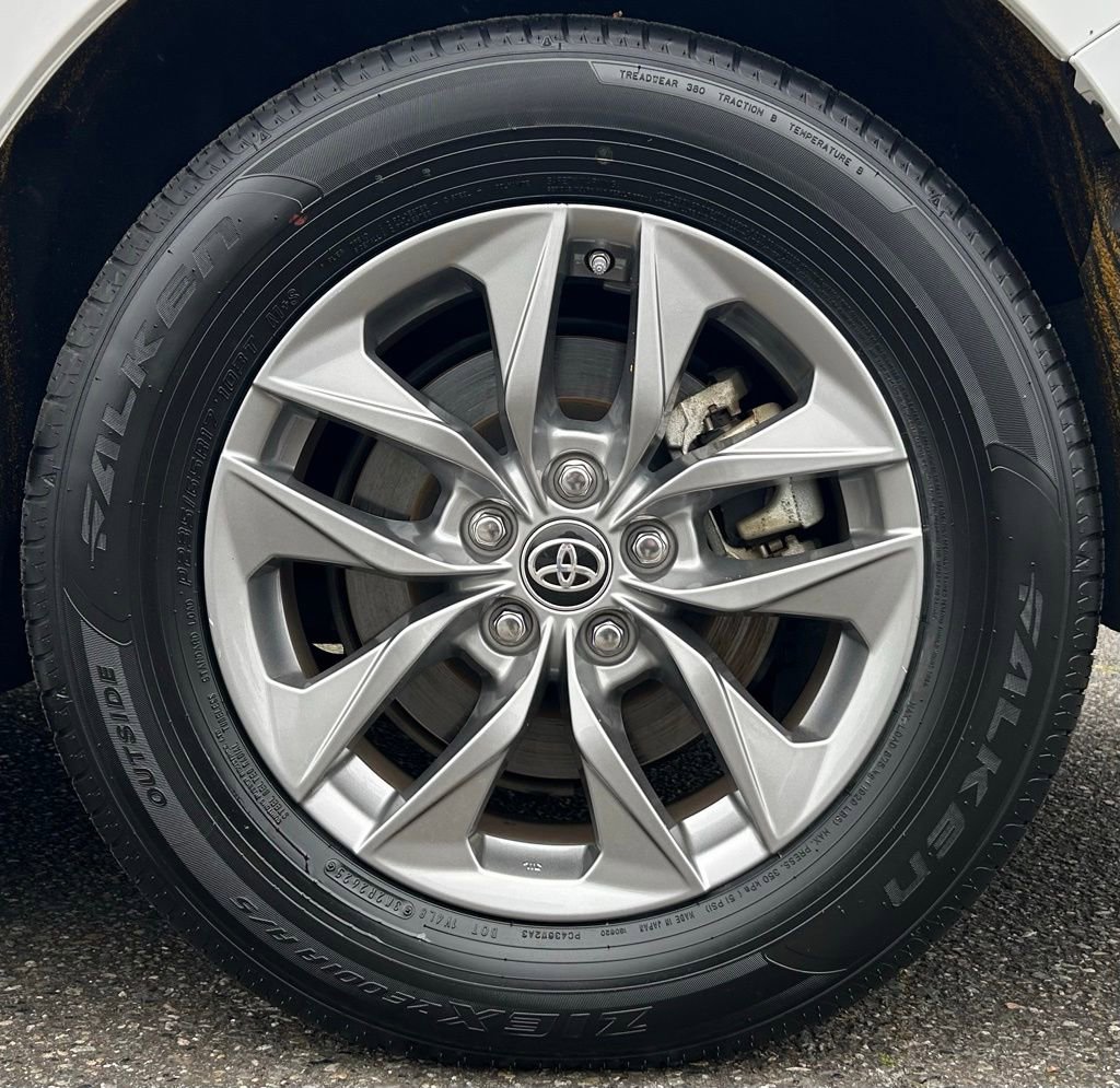 Certified 2024 Toyota Sienna LE AWD/4WD image 21