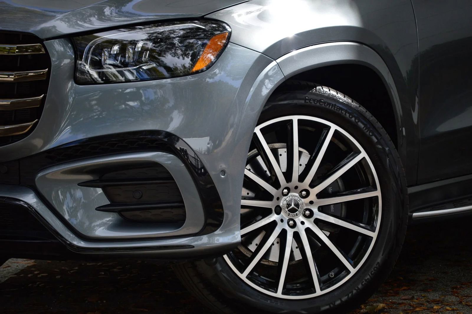 Used 2025 Mercedes-Benz GLS 580 4MATIC image 2