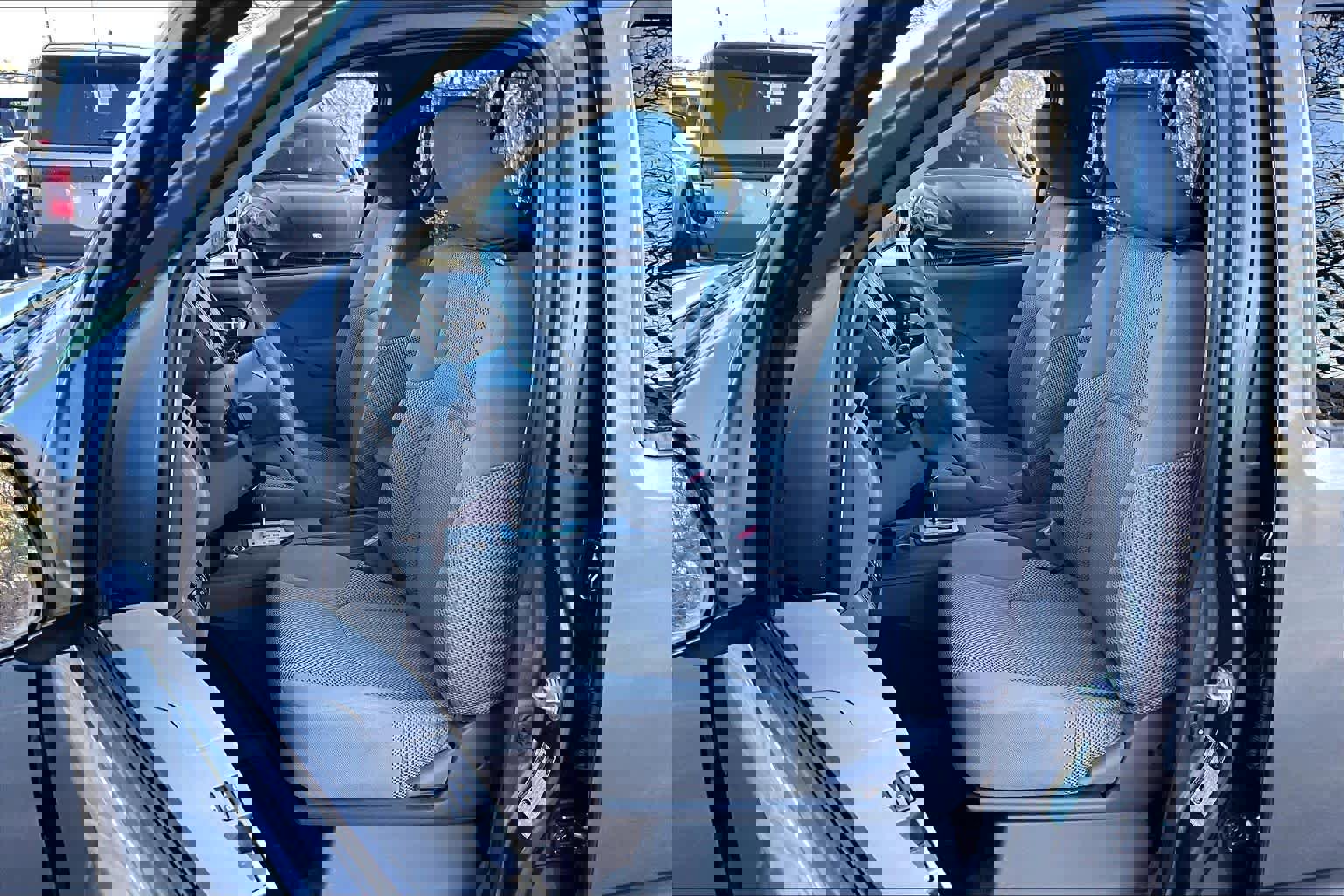 Used 2021 Nissan Frontier SV w/ Midnight Edition Floor Mats AWD/4WD image 9