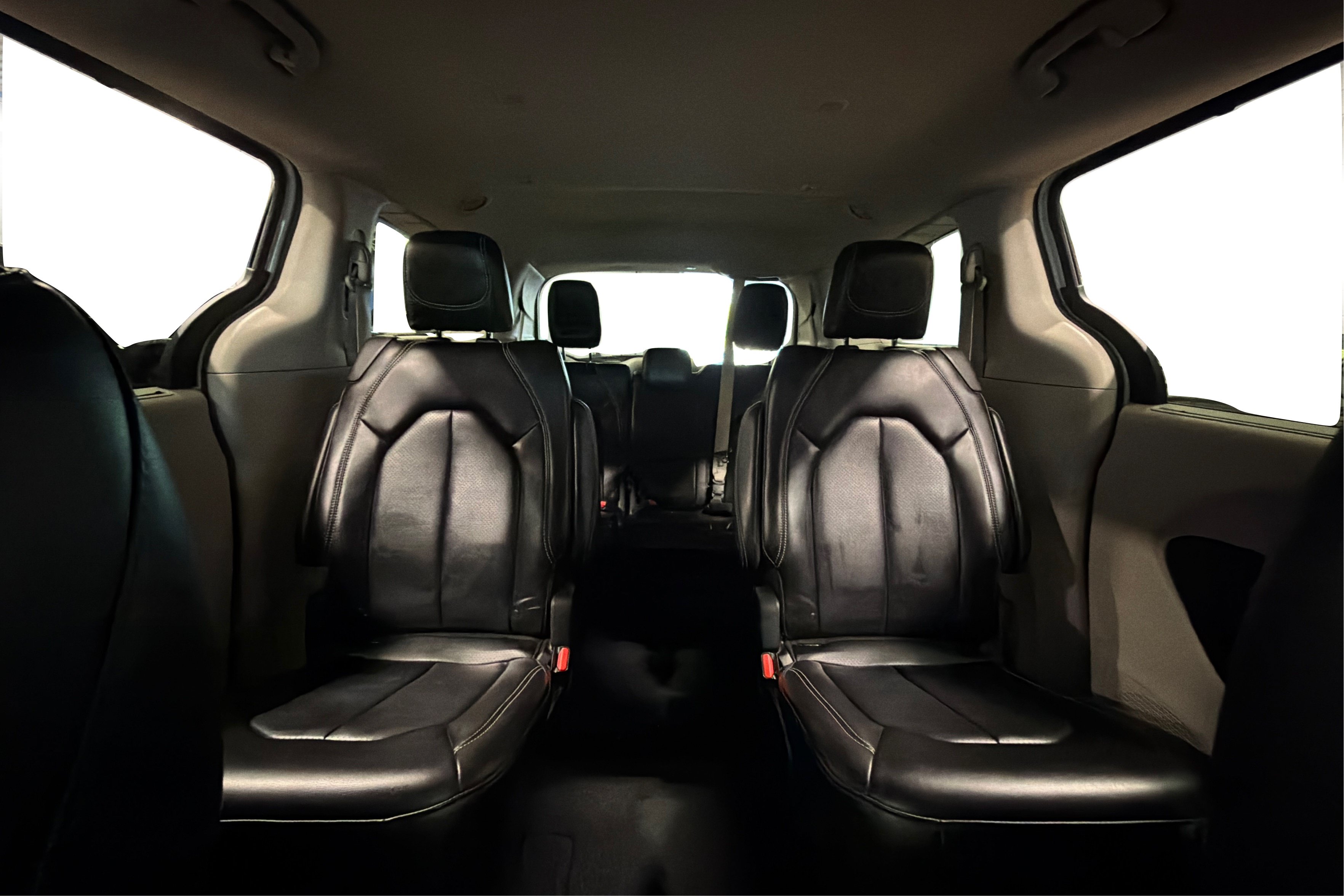Used 2023 Chrysler Pacifica Touring-L FWD image 43
