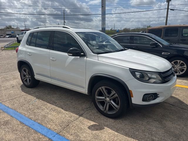 Used 2017 Volkswagen Tiguan Sport image 2