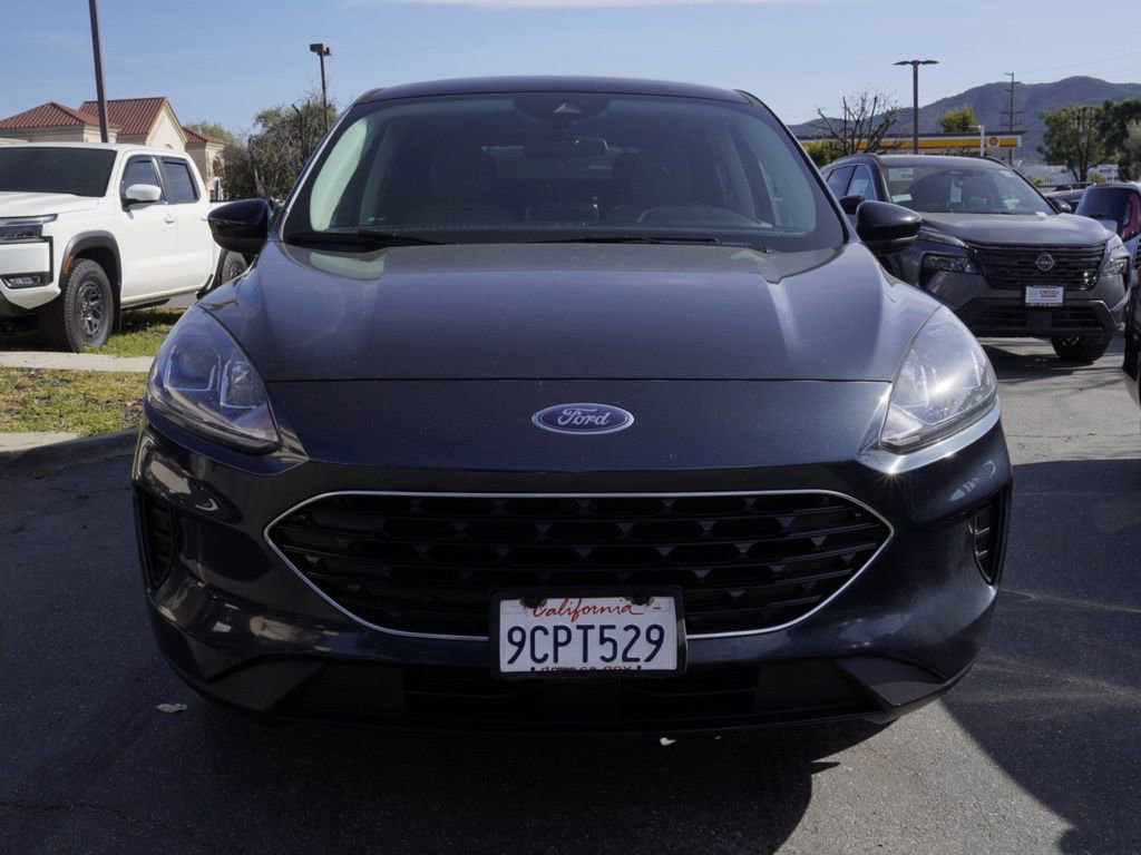 Used 2022 Ford Escape SE w/ SE Sport Appearance Package image 4