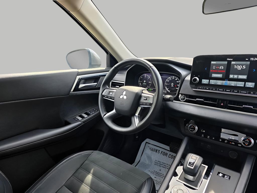 Used 2023 Mitsubishi Outlander SE image 17