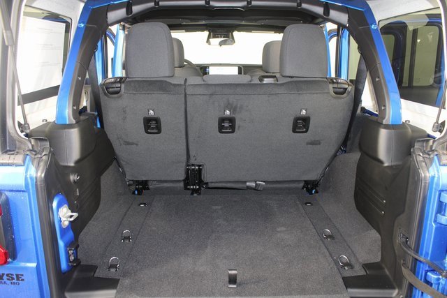 New 2026 Jeep Wrangler Unlimited Rubicon w/ Convenience Group image 17
