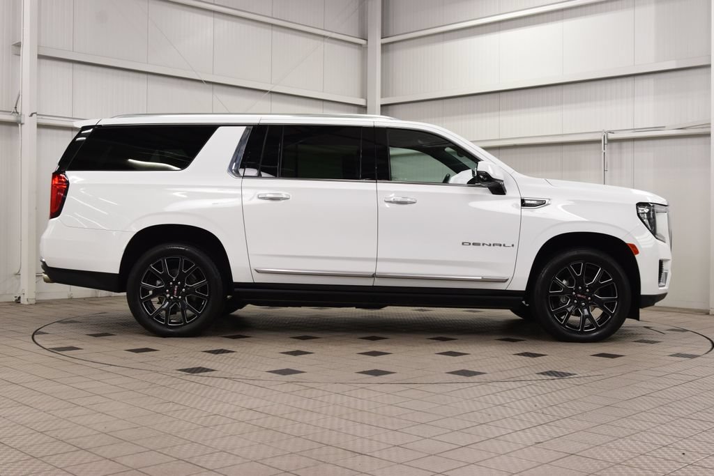 Used 2024 GMC Yukon XL Denali AWD/4WD image 9