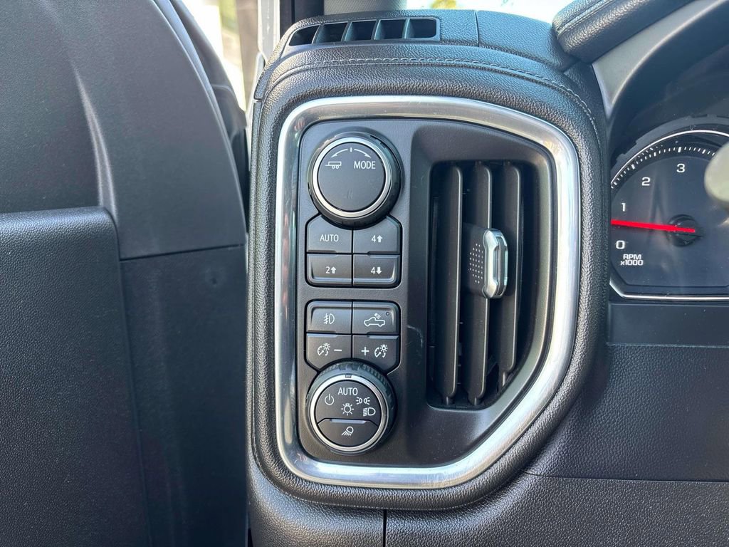 Used 2022 Chevrolet Silverado 2500 LTZ w/ LTZ Convenience Package image 13