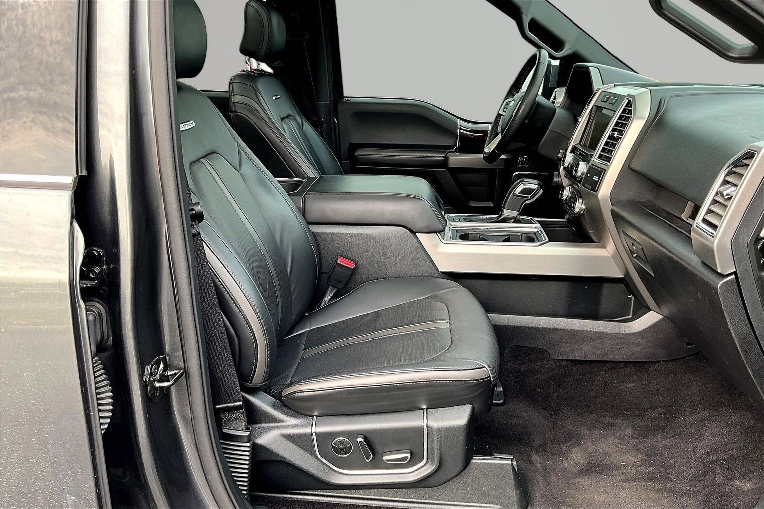 Used 2016 Ford F150 Platinum w/ Equipment Group 701A Luxury image 31