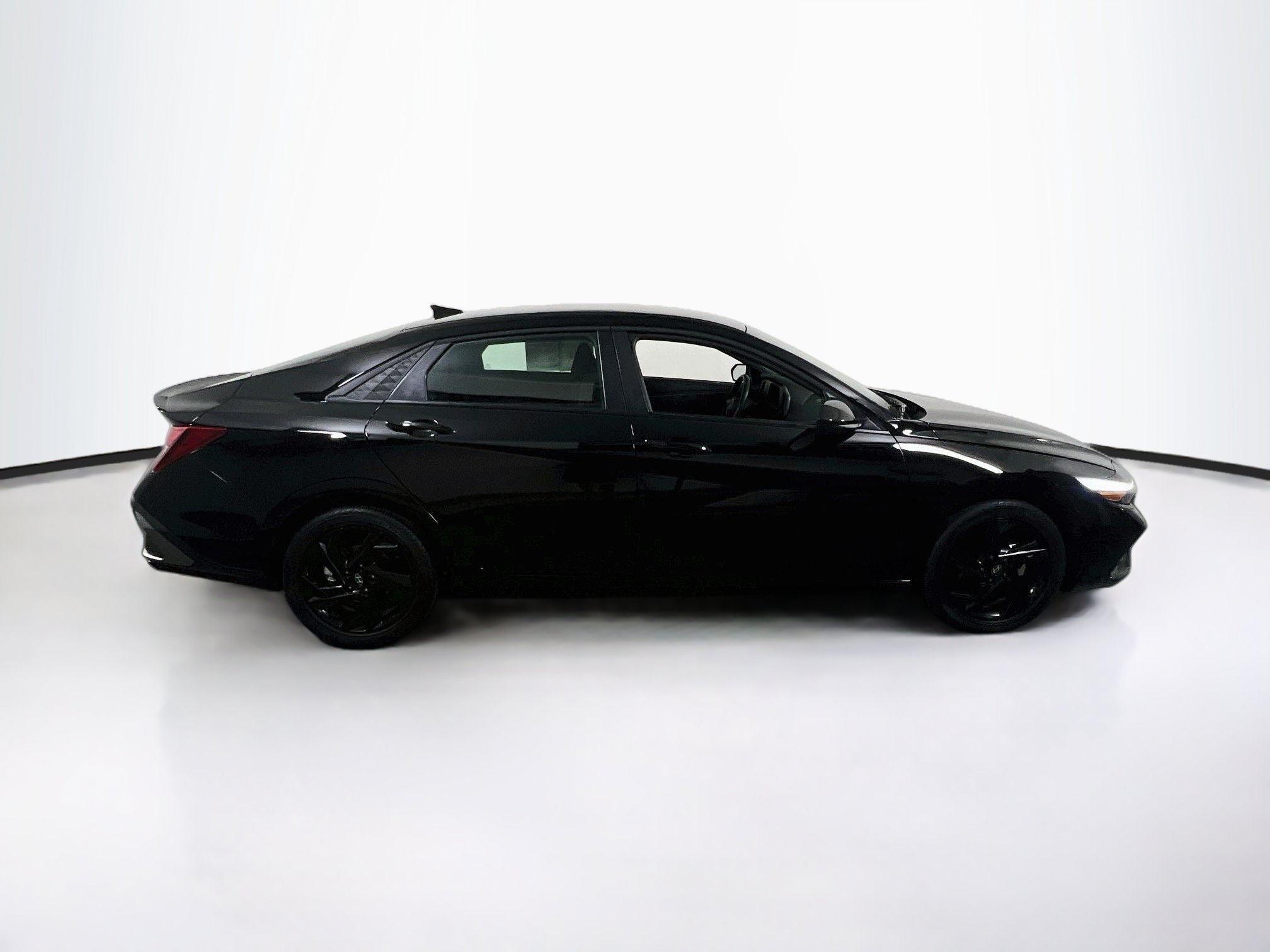 Used 2026 Hyundai Elantra Sport FWD image 4