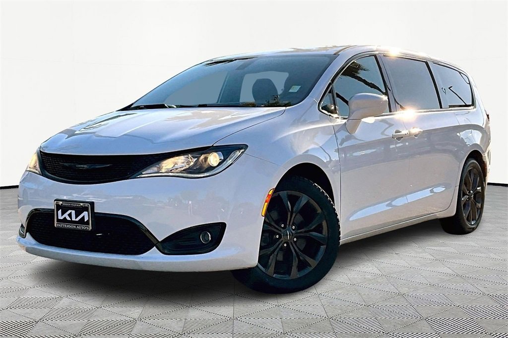 Used 2019 Chrysler Pacifica Touring Plus w/ S Appearance Package image 1