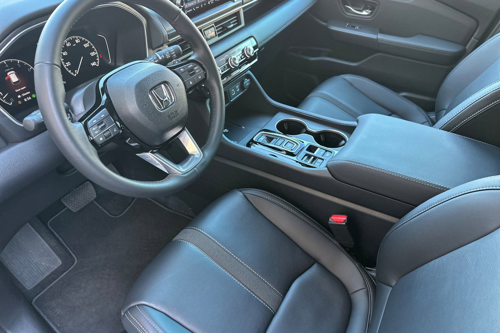 Used 2025 Honda Pilot Touring image 11