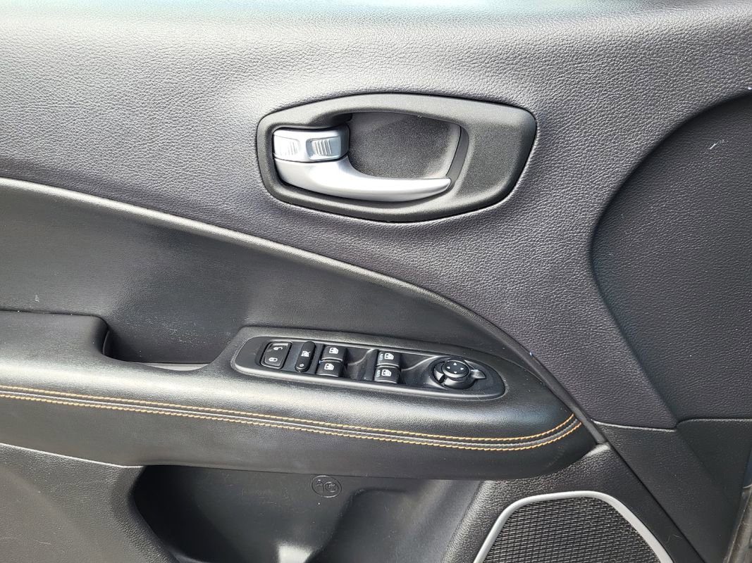 Used 2017 Jeep Compass Limited w/ Navigation Group image 26