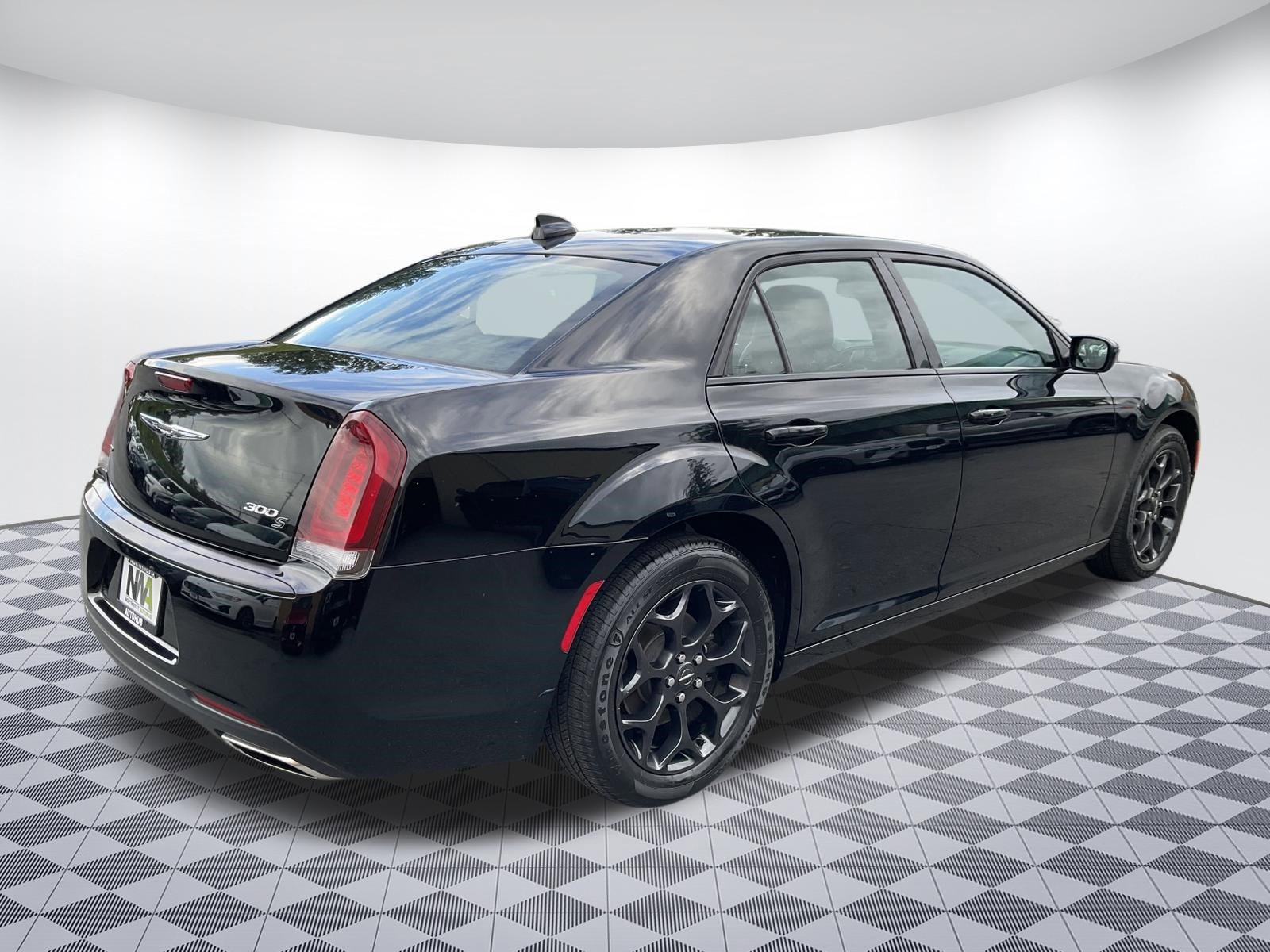 Used 2019 Chrysler 300 S AWD/4WD image 2