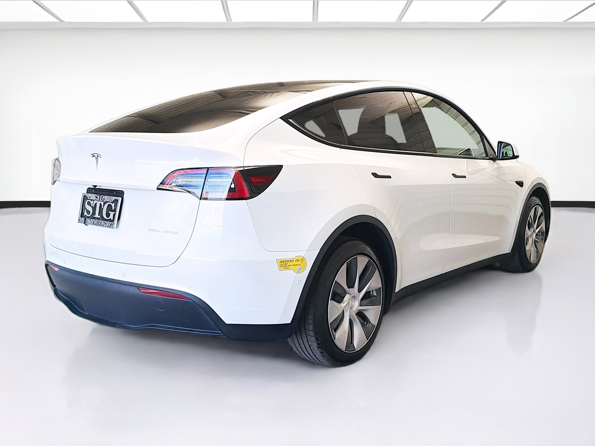 Used 2022 Tesla Model Y Long Range image 4