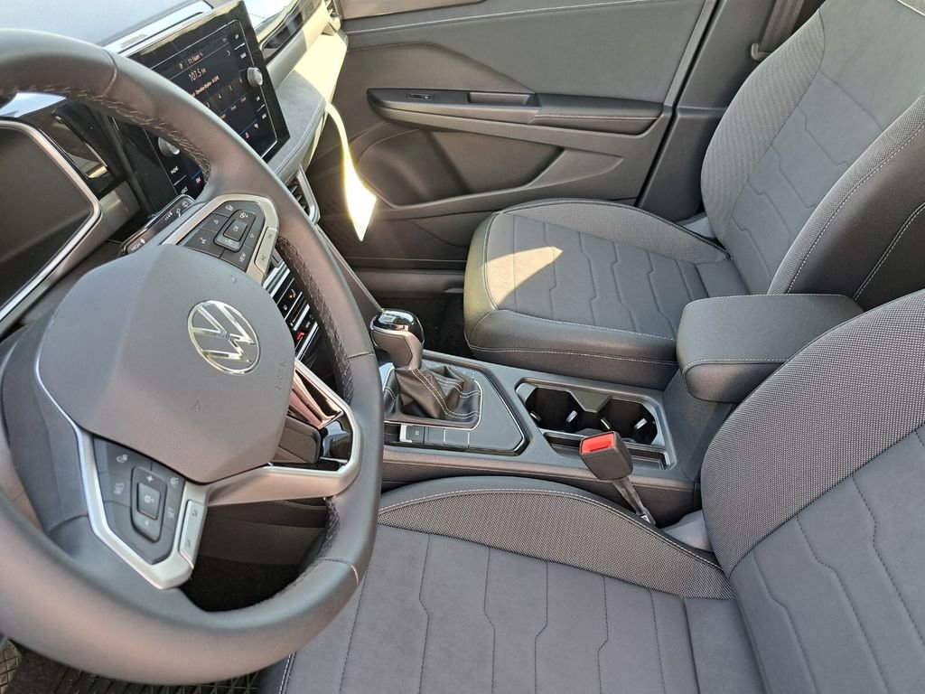 New 2026 Volkswagen Taos SE image 17